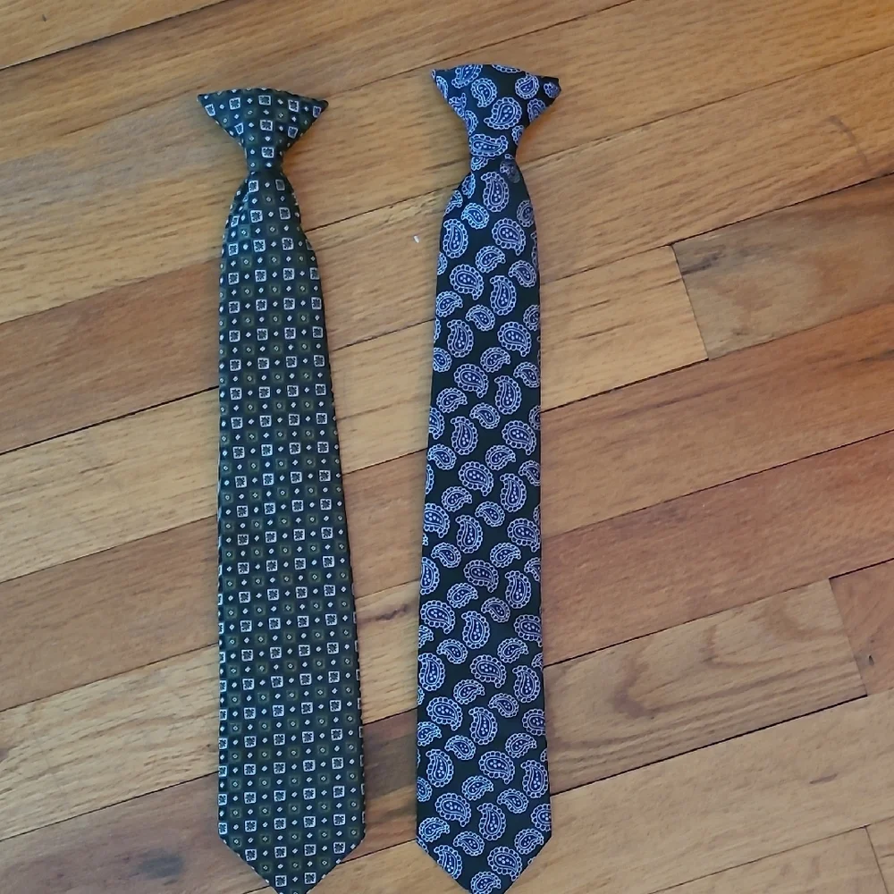 Elegant Black and Green Patterned Ties